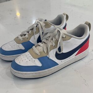 Nike White and Blue Sneakers with Red Detail